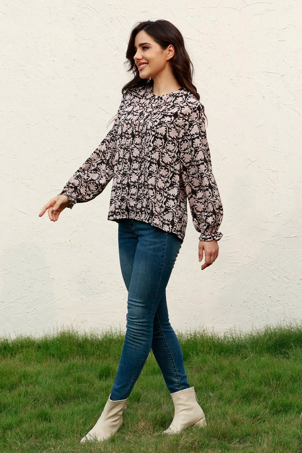 Floral Flounce Sleeve Round Neck Blouse Fitggins