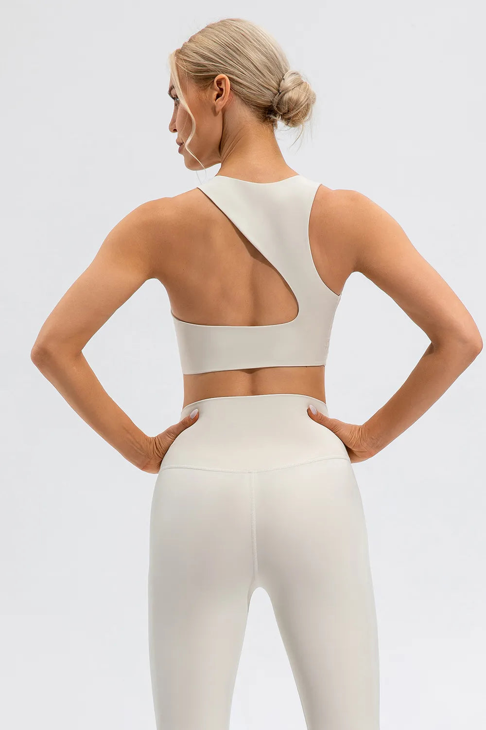 Round Neck Cutout Cropped Active Tank Fitggins