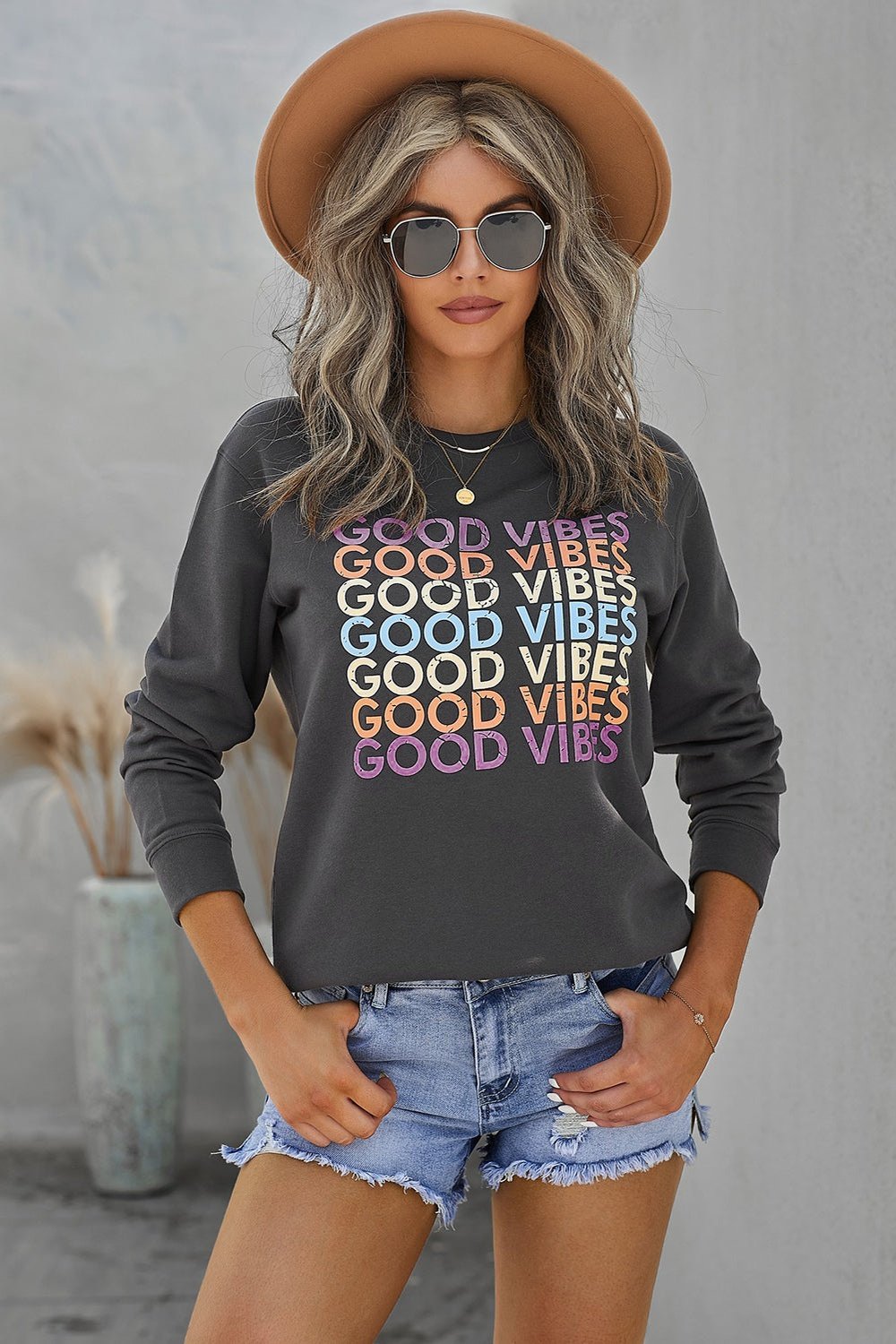 GOOD VIBES Graphic Sweatshirt - Sweatshirts & Hoodies - FITGGINS
