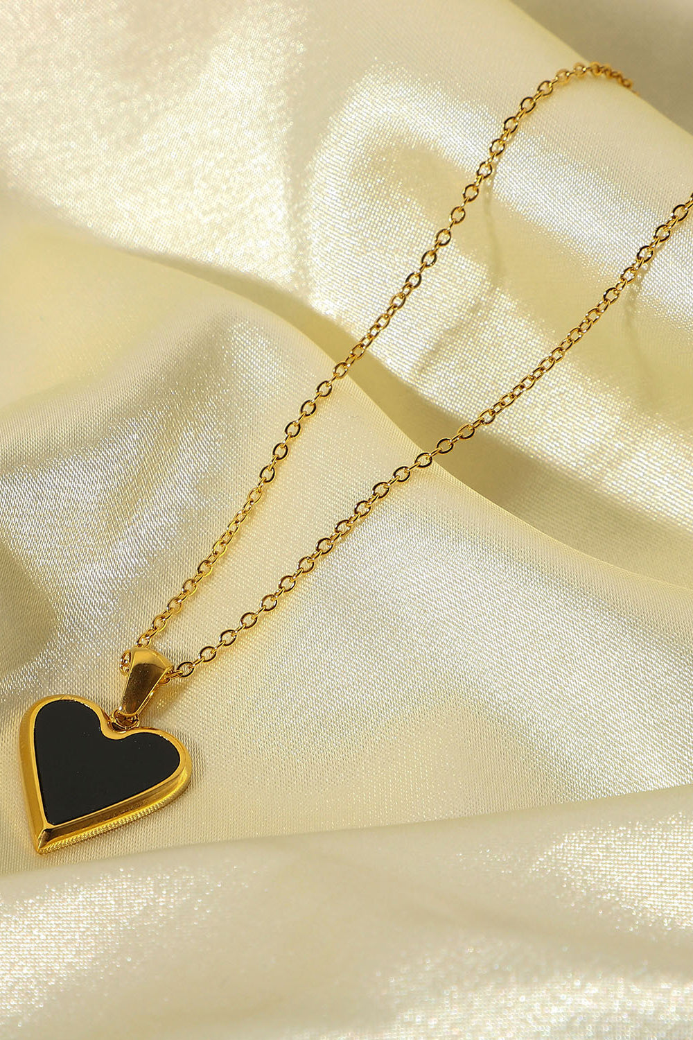 Bordered Heart Chain Necklace - Necklaces - FITGGINS