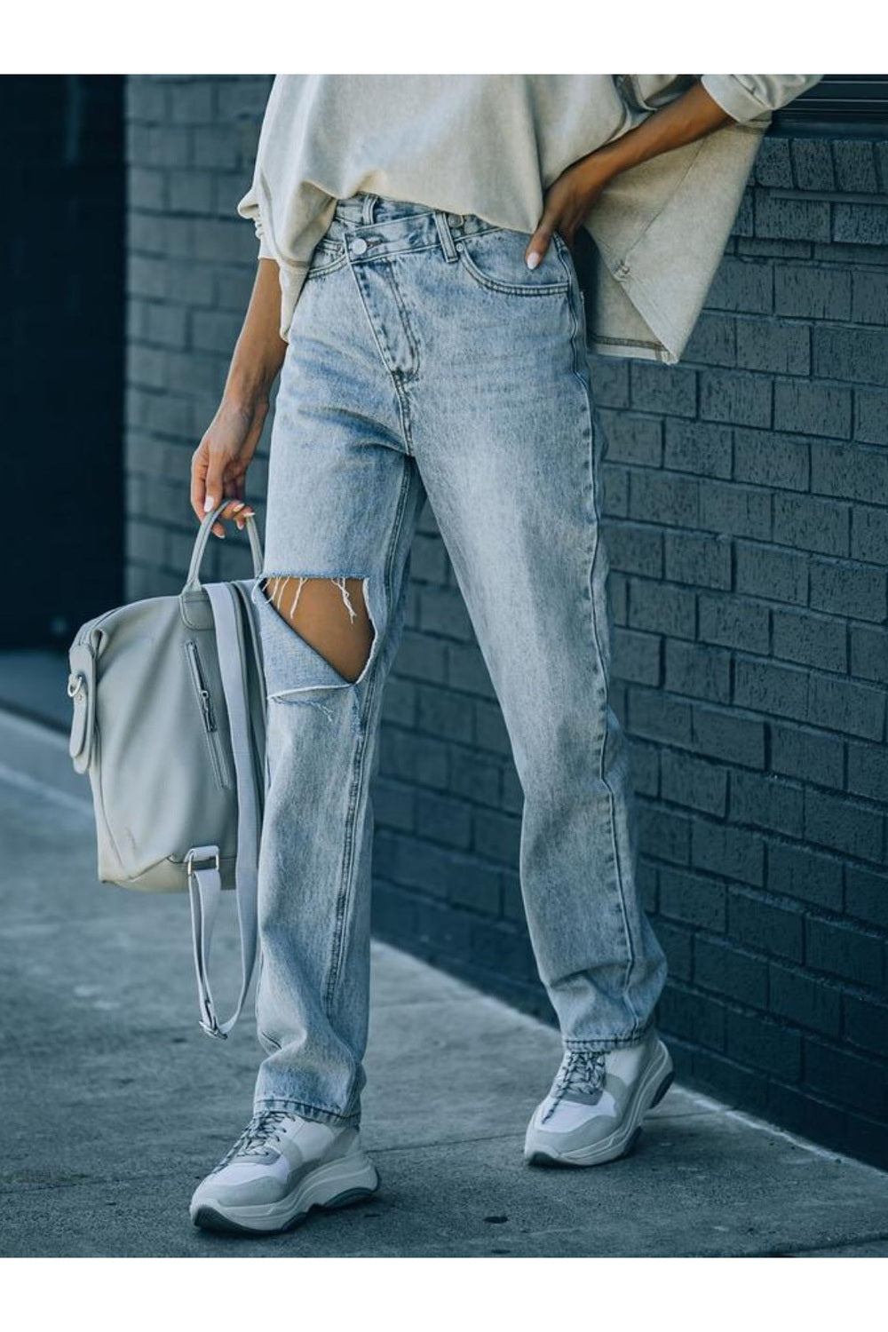 Distressed Asymmetric Waist Jeans - Jeans - FITGGINS