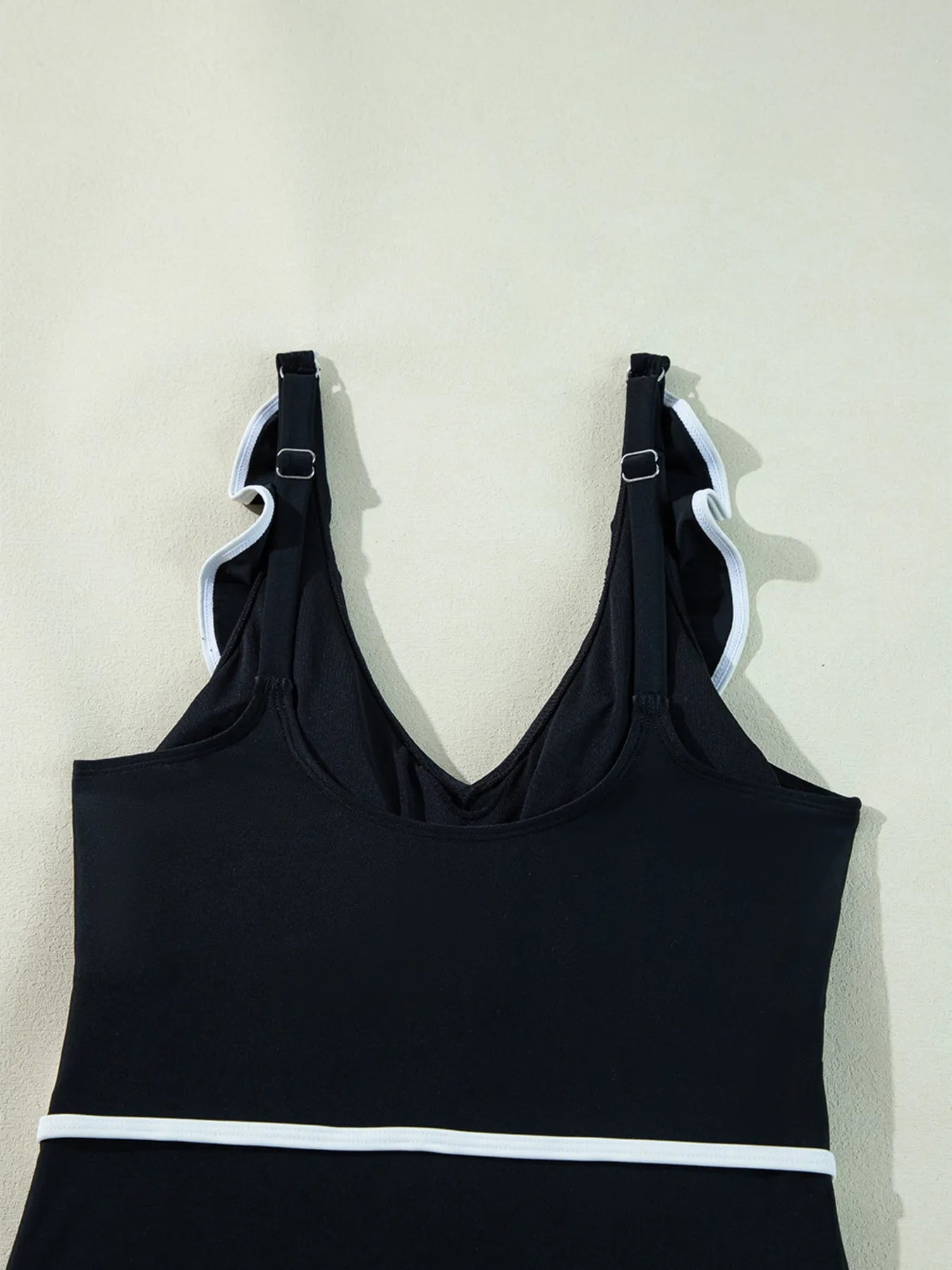 Ruffle Trim V-Neck One-Piece Swimsuit Fitggins