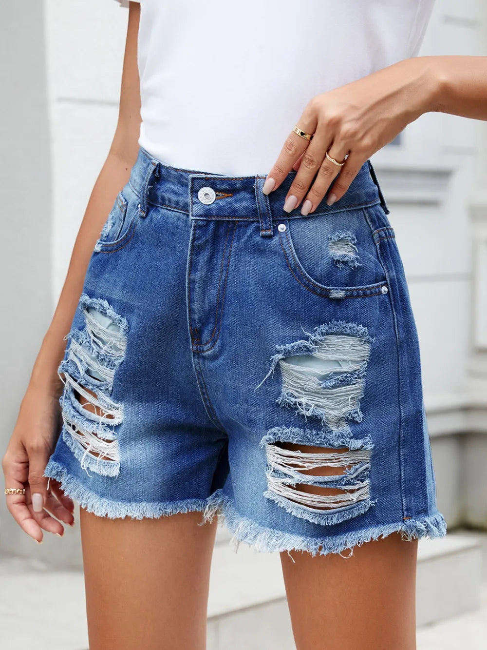 Distressed Raw Hem Denim Shorts Fitggins
