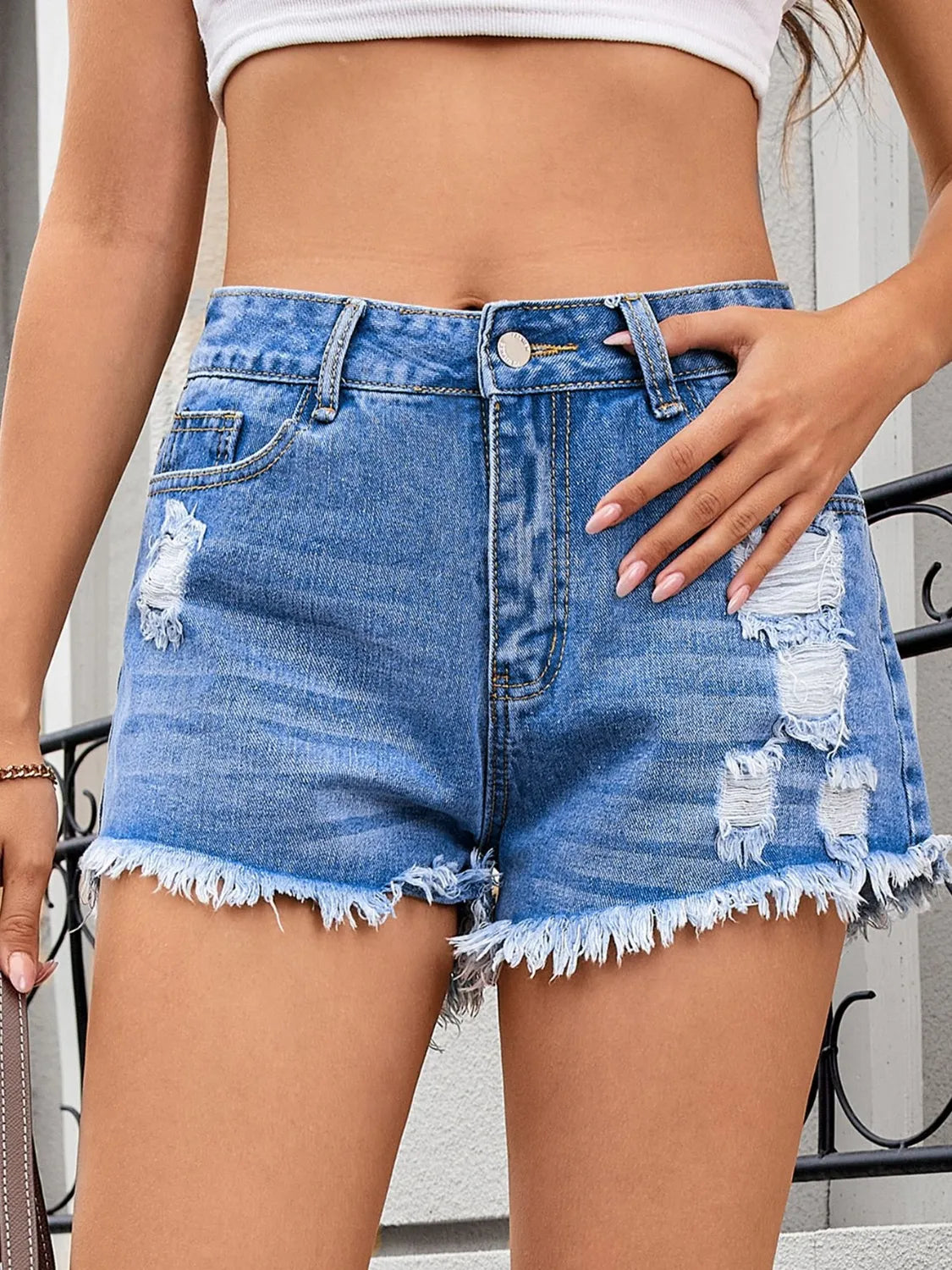 Distressed Raw Hem Denim Shorts Fitggins