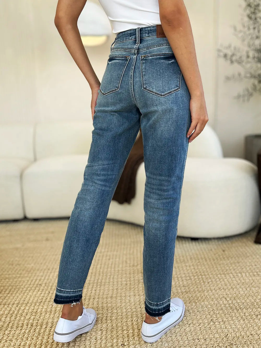 Judy Blue Full Size Mid Rise Rigid Magic Release Hem Jeans Fitggins