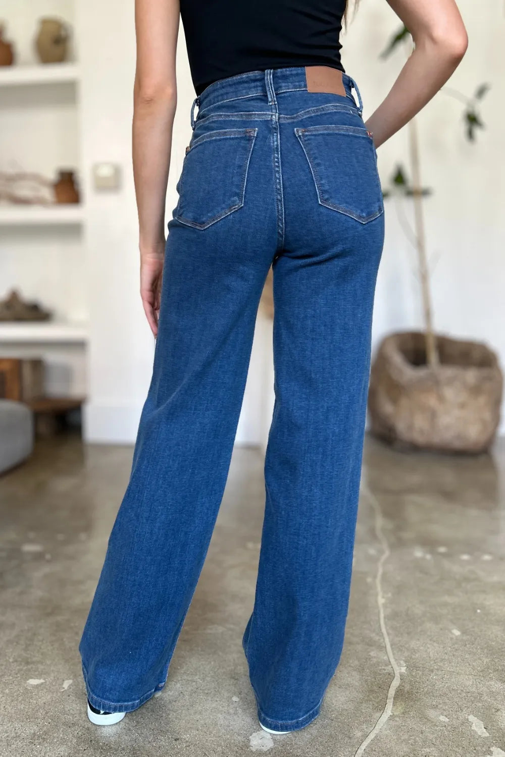 Judy Blue Full Size High Rise Straight Jeans Fitggins
