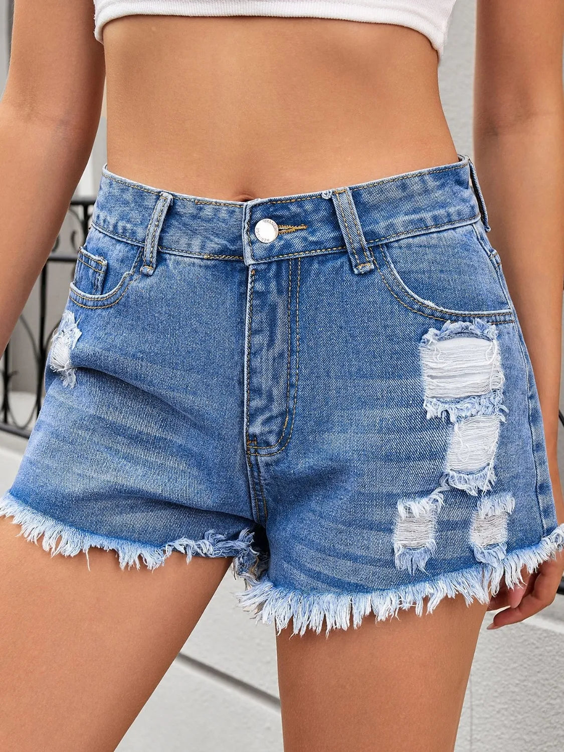 Distressed Raw Hem Denim Shorts Fitggins
