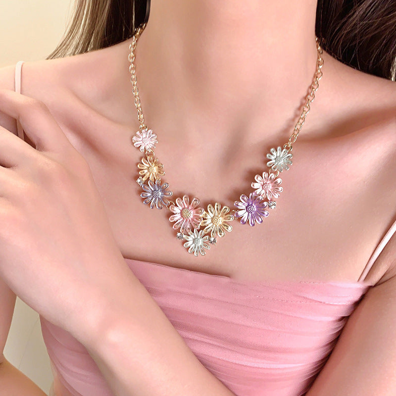 Alloy Rhinestone Daisy Necklace - Necklaces - FITGGINS