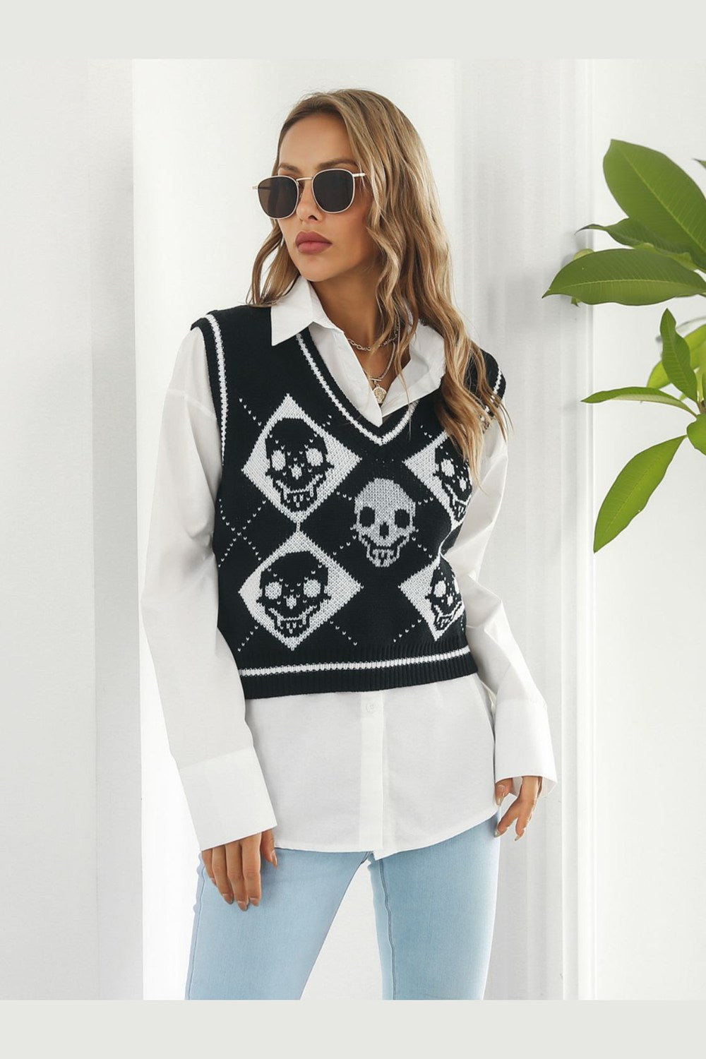 Skull Contrast V-Neck Sweater Vest - Pullover Sweaters - FITGGINS