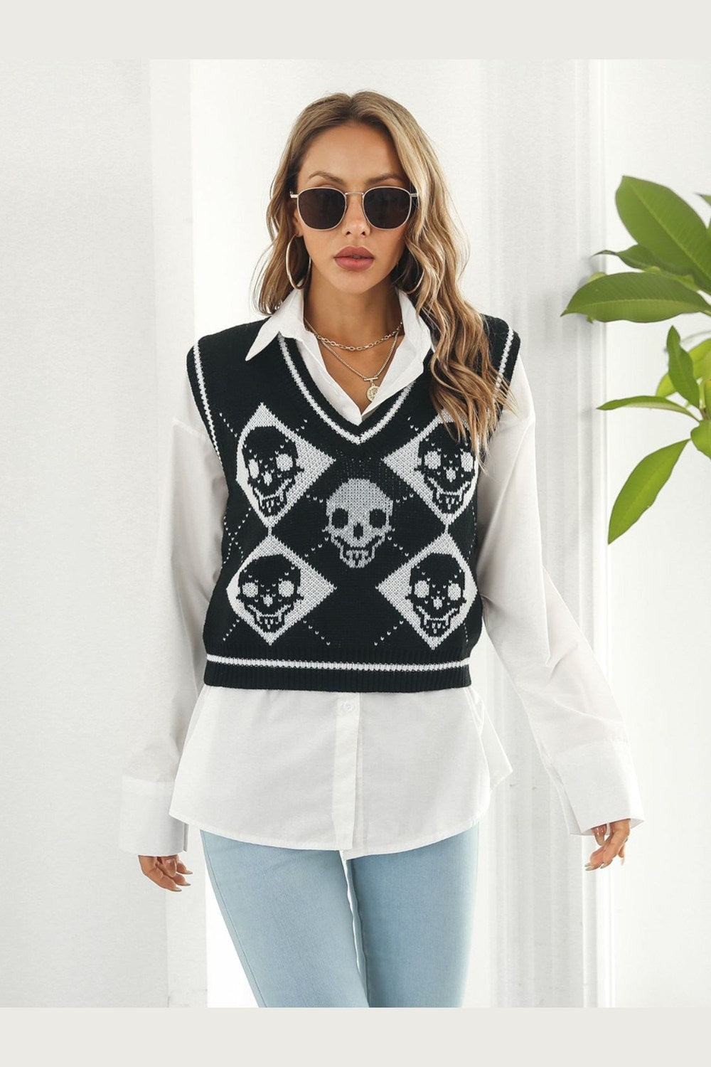 Skull Contrast V-Neck Sweater Vest - Pullover Sweaters - FITGGINS