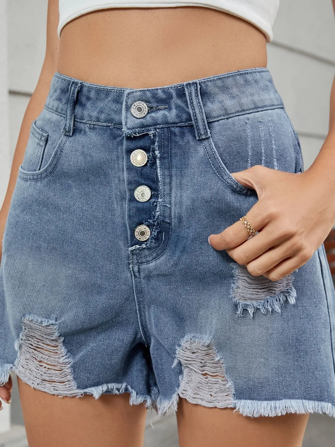 Distressed Raw Hem Denim Shorts Fitggins
