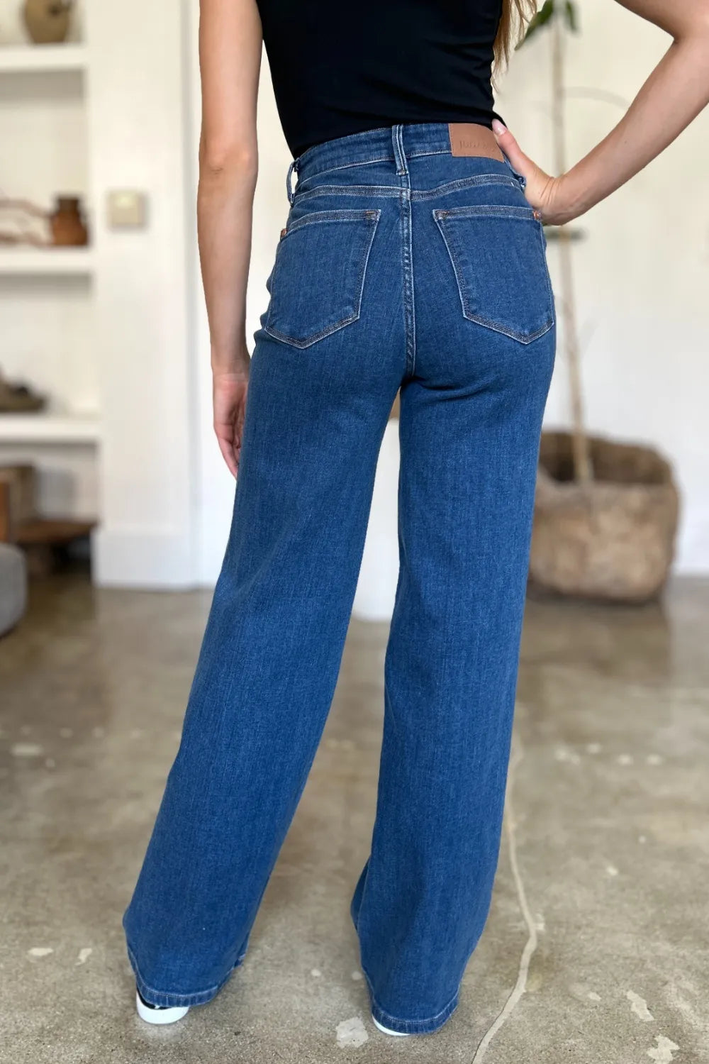 Judy Blue Full Size High Rise Straight Jeans Fitggins