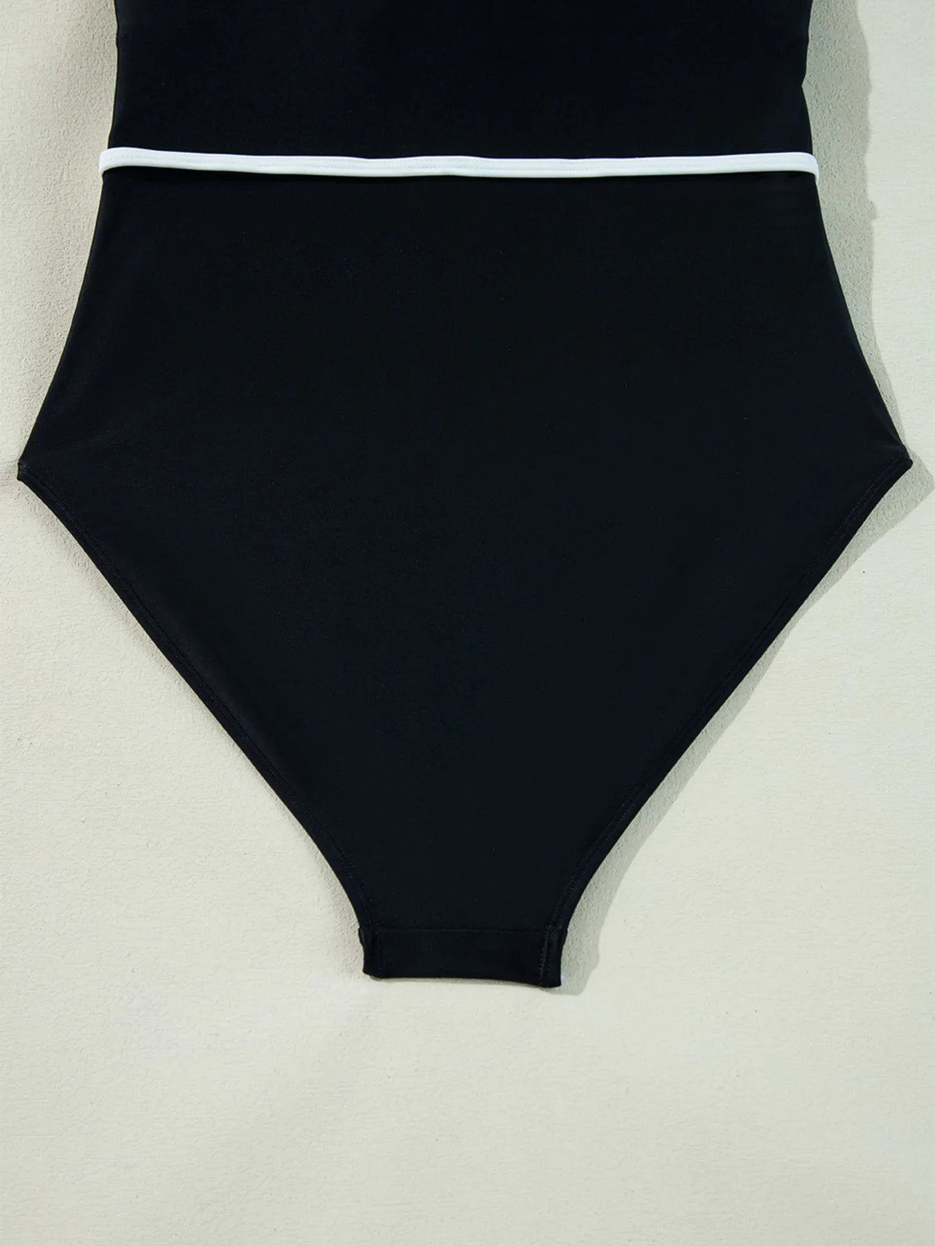 Ruffle Trim V-Neck One-Piece Swimsuit Fitggins