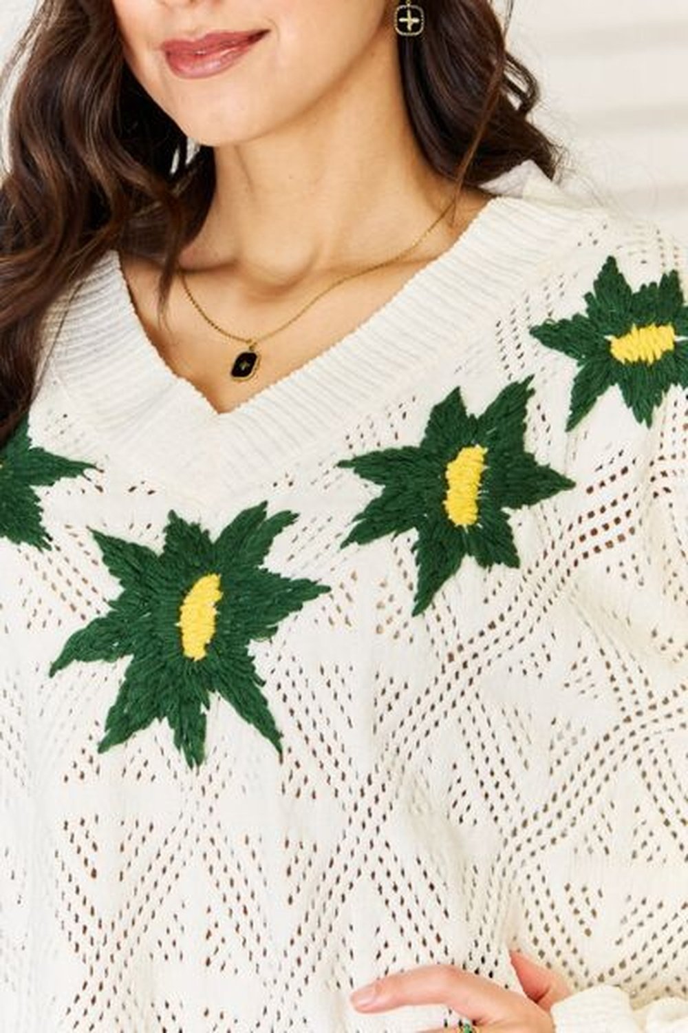 POL Floral Embroidered Pattern V-Neck Sweater - Pullover Sweaters - FITGGINS