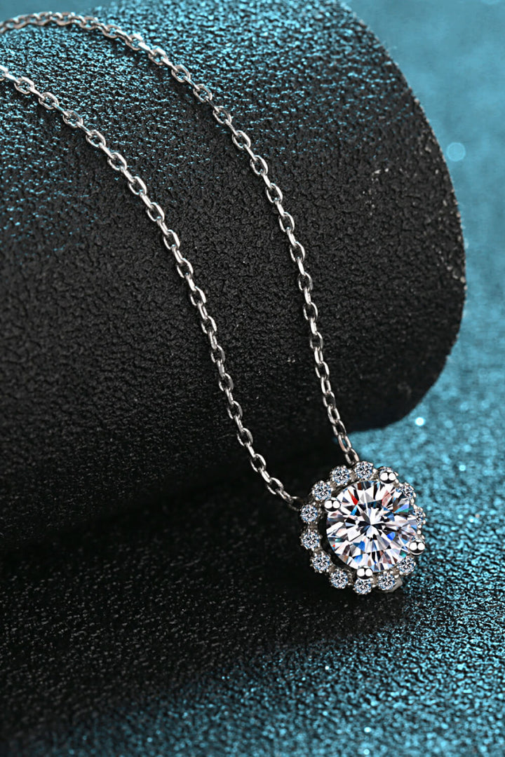 Flower-Shaped Moissanite Pendant Necklace - Necklaces - FITGGINS