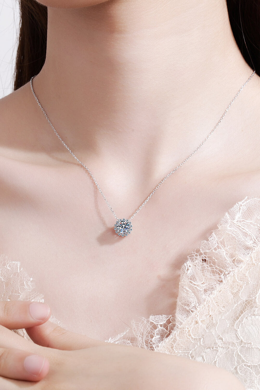 Flower-Shaped Moissanite Pendant Necklace - Necklaces - FITGGINS
