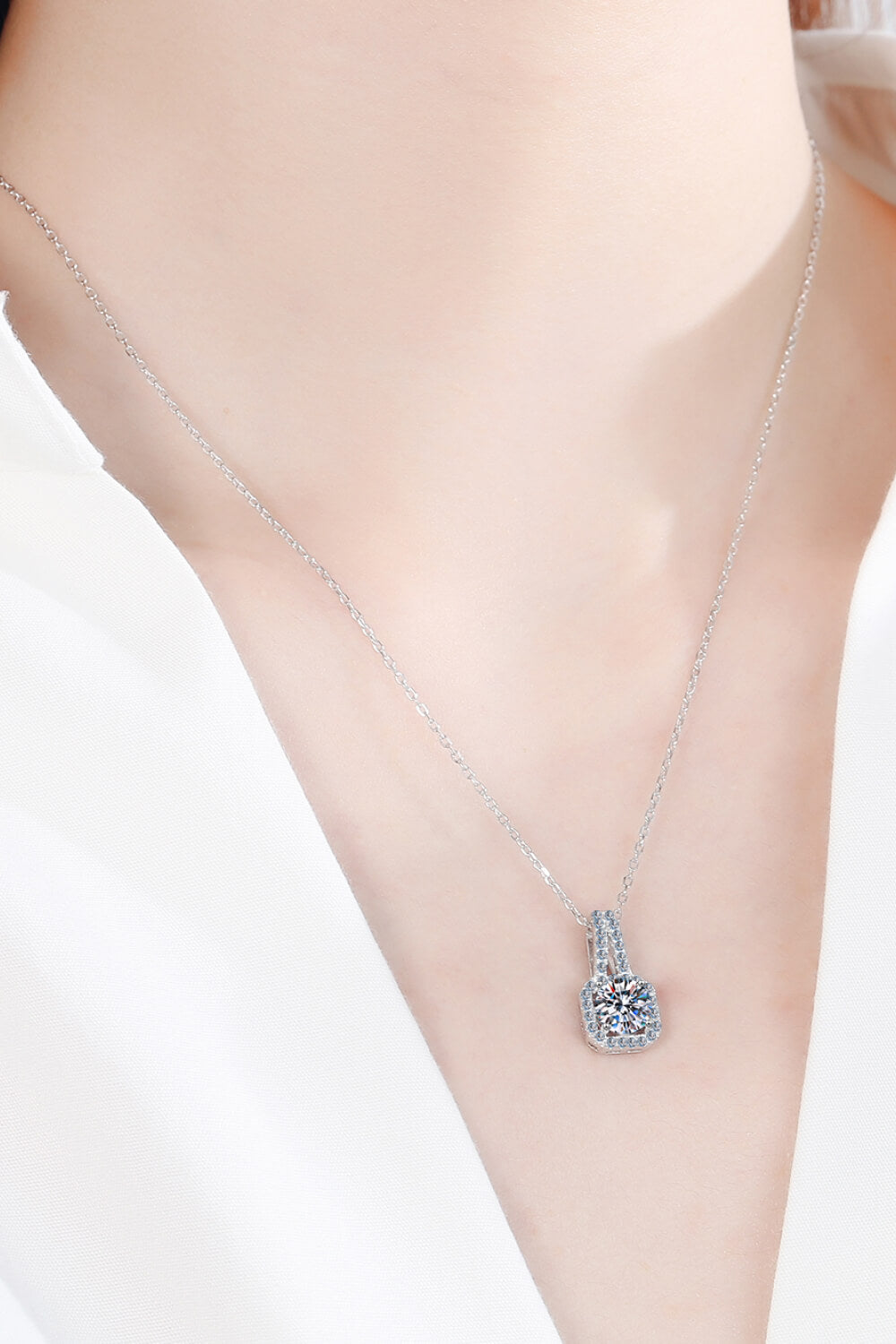 Look Amazing 2 Carat Moissanite Pendant Necklace - Necklaces - FITGGINS