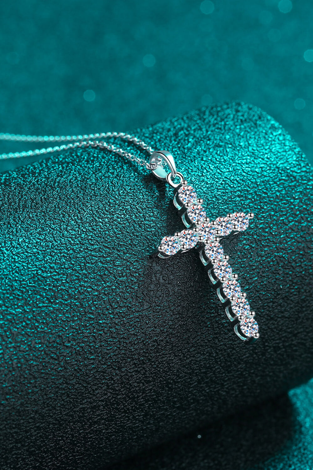 Moissanite Cross Pendant Chain Necklace - Necklaces - FITGGINS
