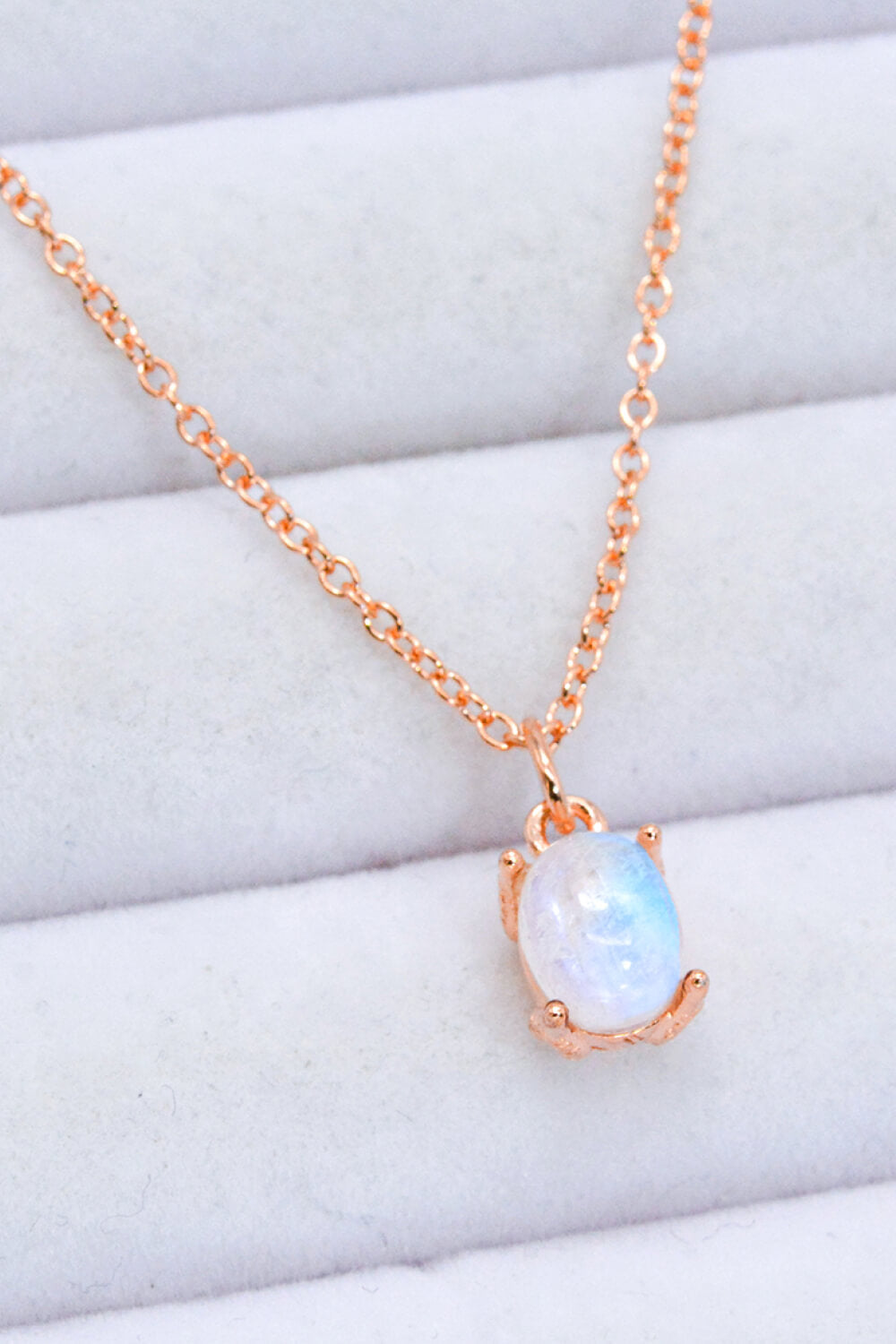 Natural 4-Prong Pendant Moonstone Necklace - Necklaces - FITGGINS