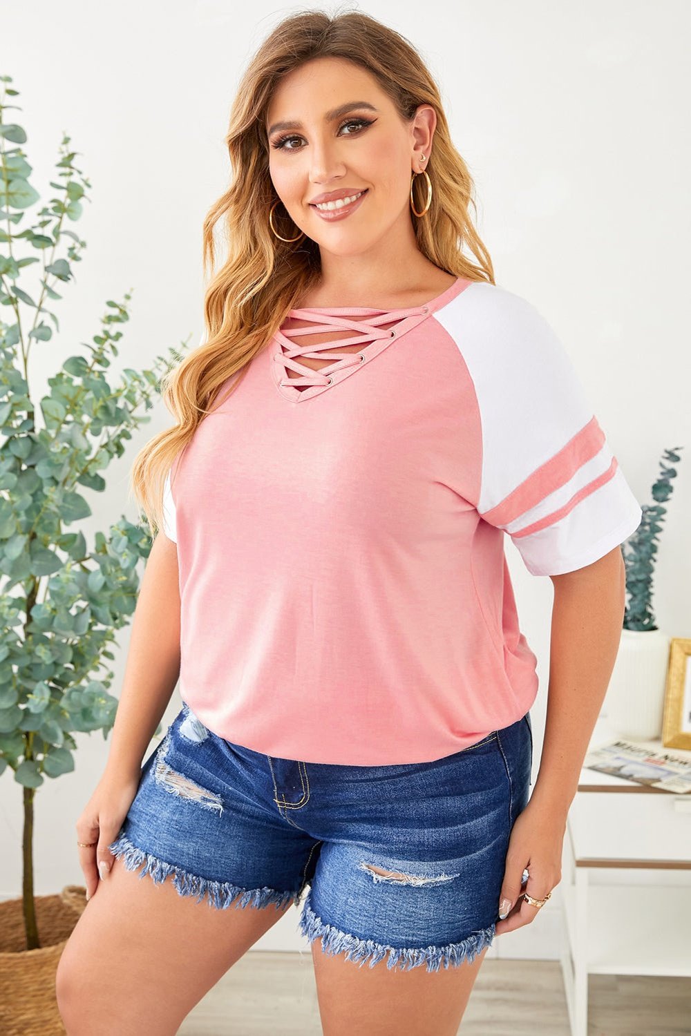 Plus Size Contrast Crisscross Tee Shirt - T-Shirts - FITGGINS