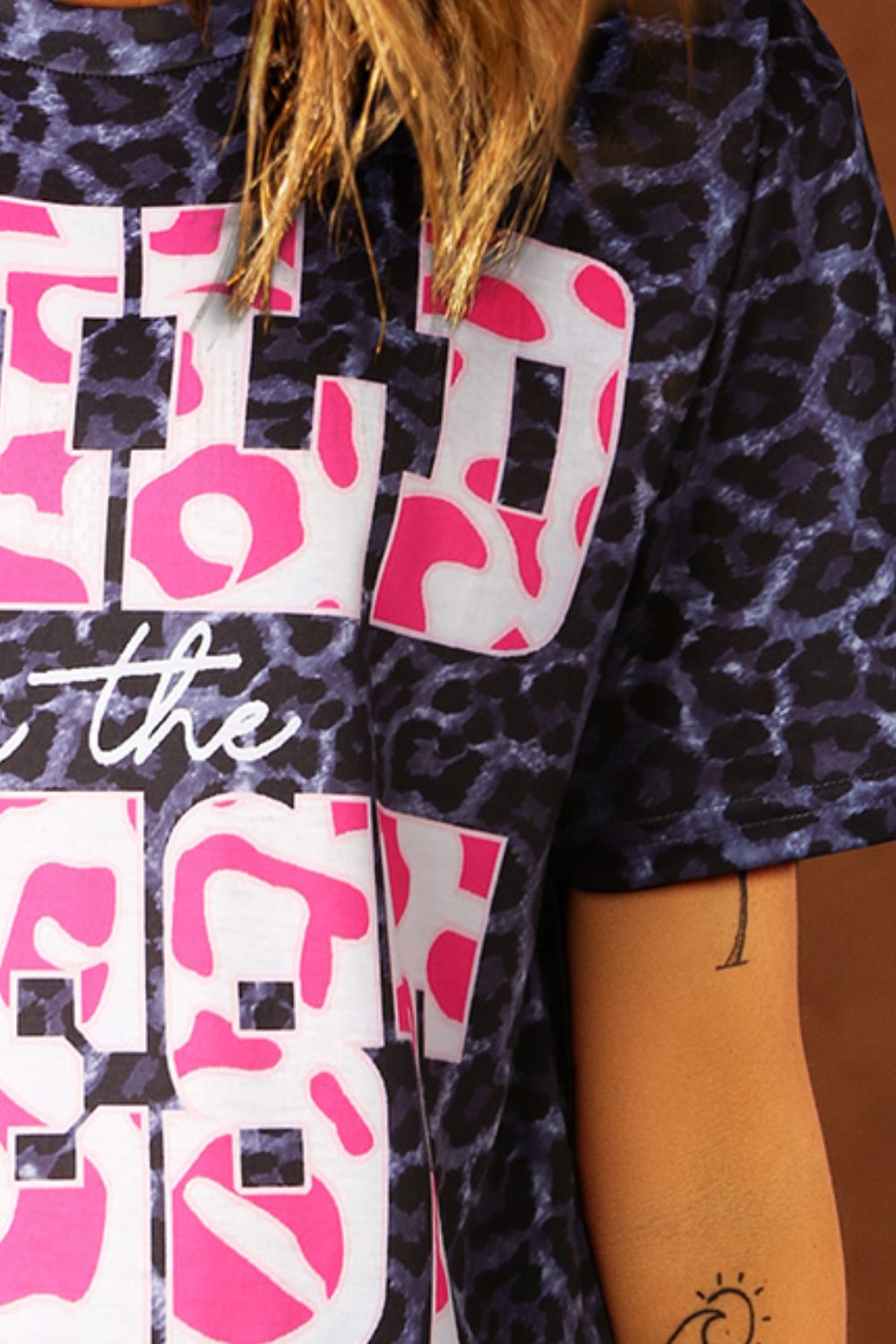 Slogan Graphic Leopard Tee - T-Shirts - FITGGINS