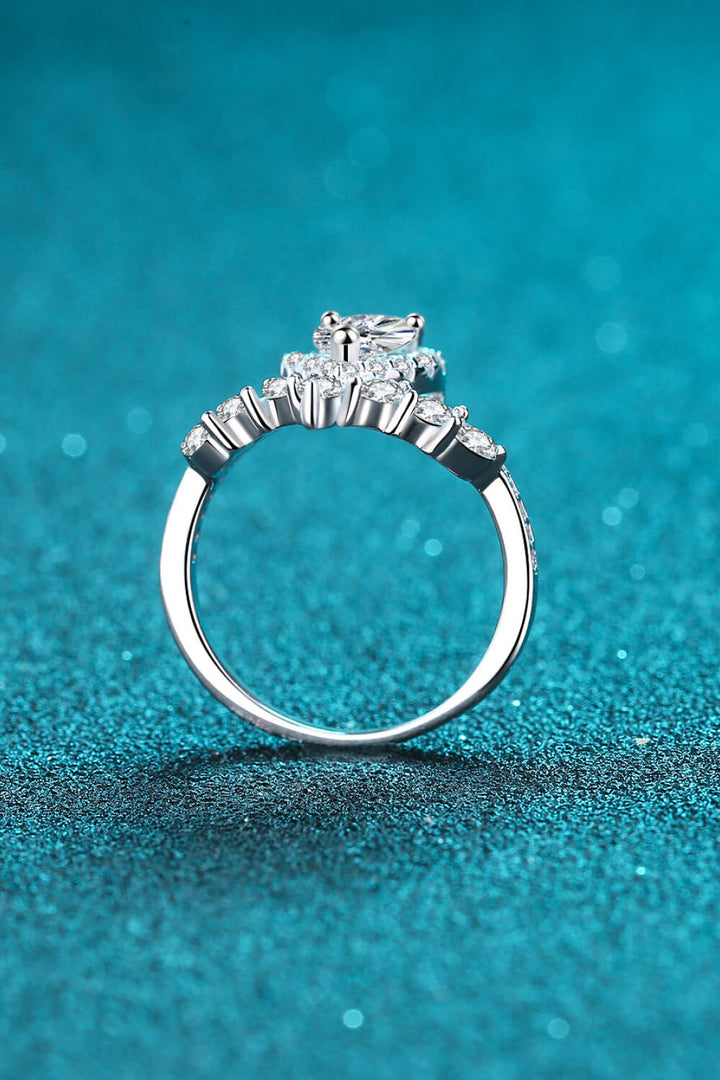 Stand Out Moissanite Ring - Rings - FITGGINS